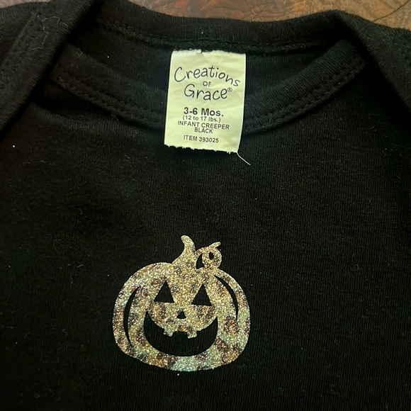 🆕 Leopard Pumpkin Onesie- 3-6mos - Picture 3 of 3